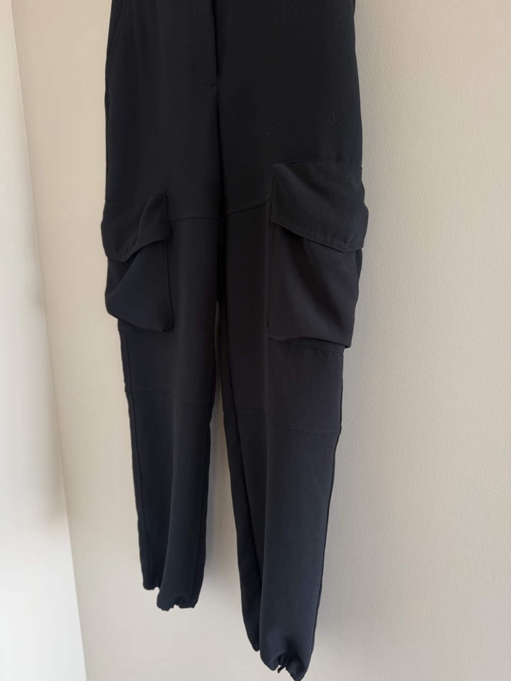 Aritzia Wilfred Black Cargo Pants Size 6 High Rise Utility Jogger Modern Chic - Picture 2 of 10